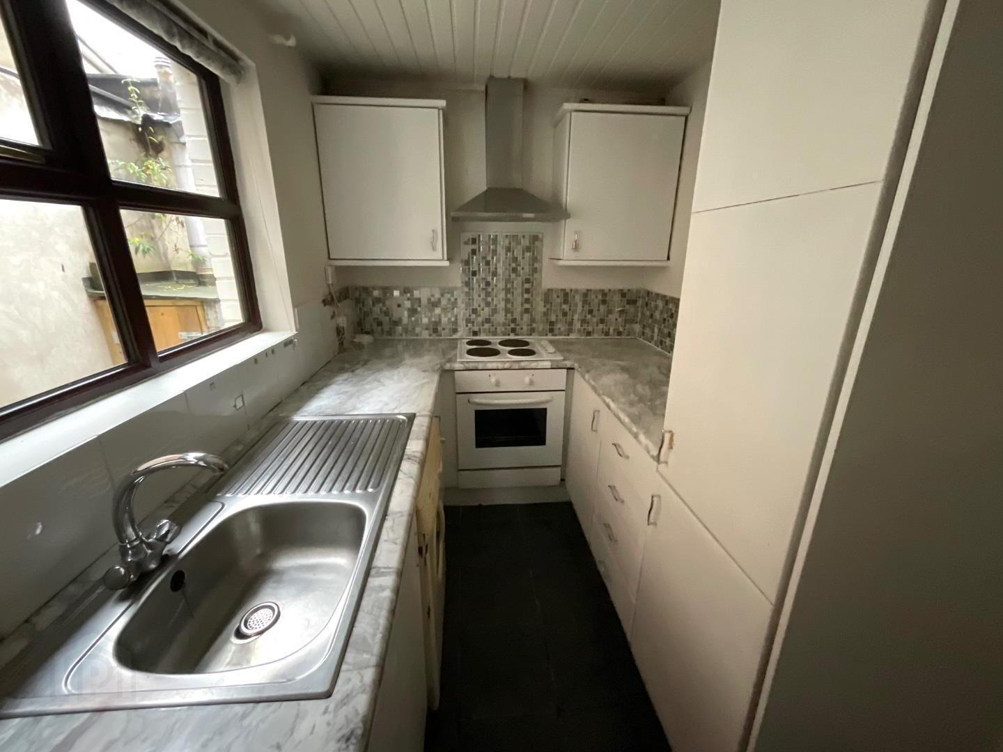 87 Ballygomartin Road 4 of 8