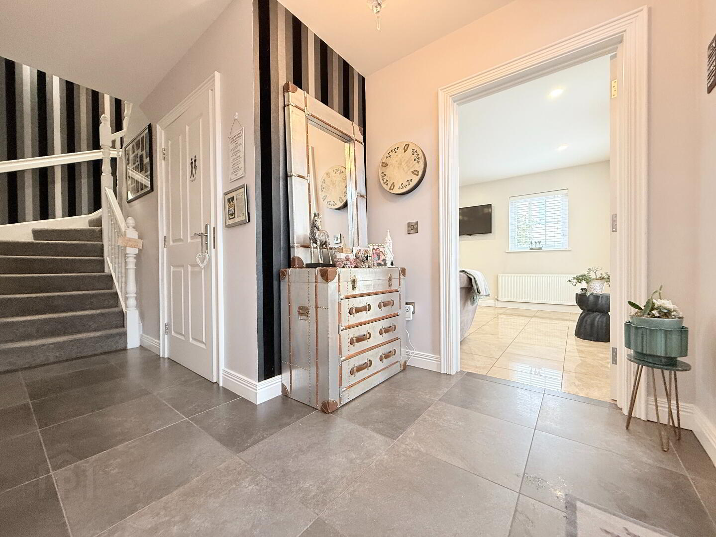 32 Abbeyfields 19 of 36