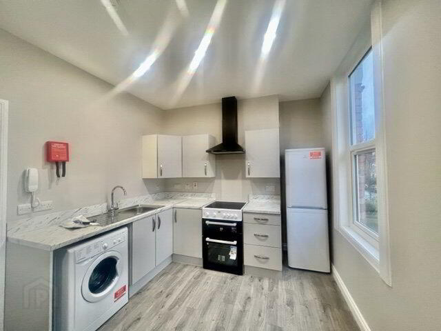 Flat 2, 49 South Parade 6 of 7