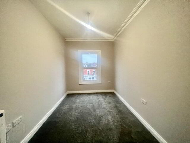 Flat 2, 49 South Parade 5 of 7
