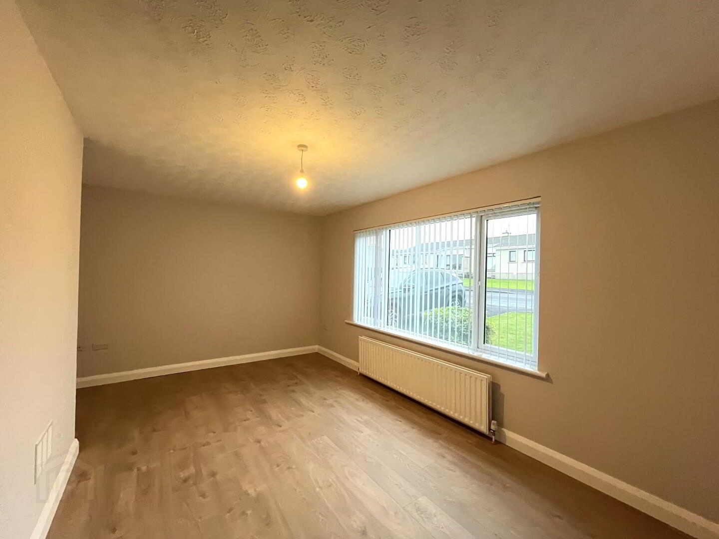 7 Vale Road 2 of 9