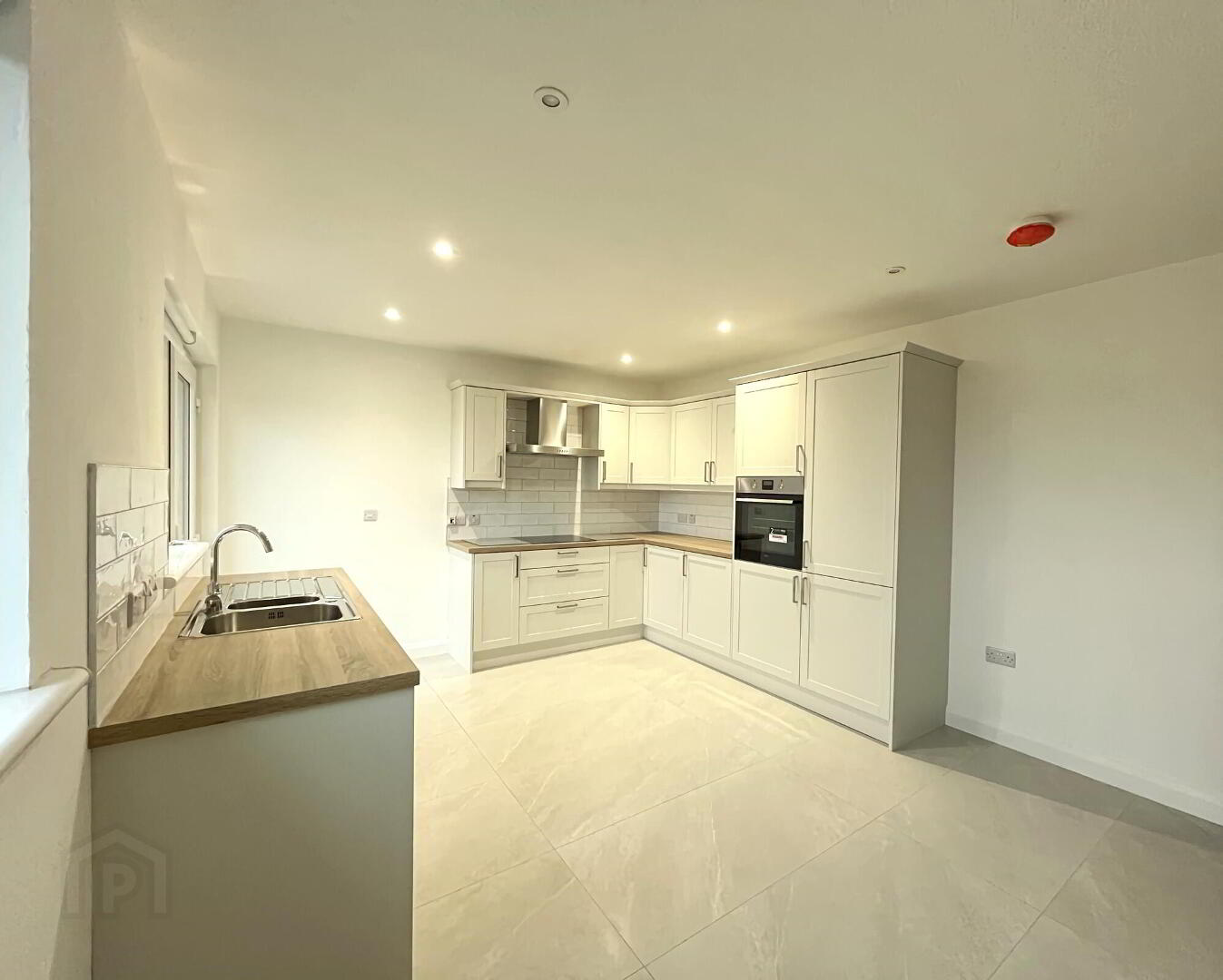 7 Vale Road 4 of 9