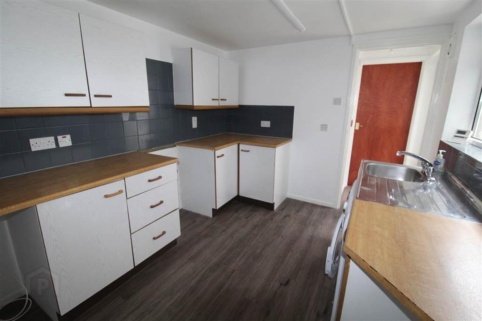 Flat 1, 38 Grays Hill 3 of 5