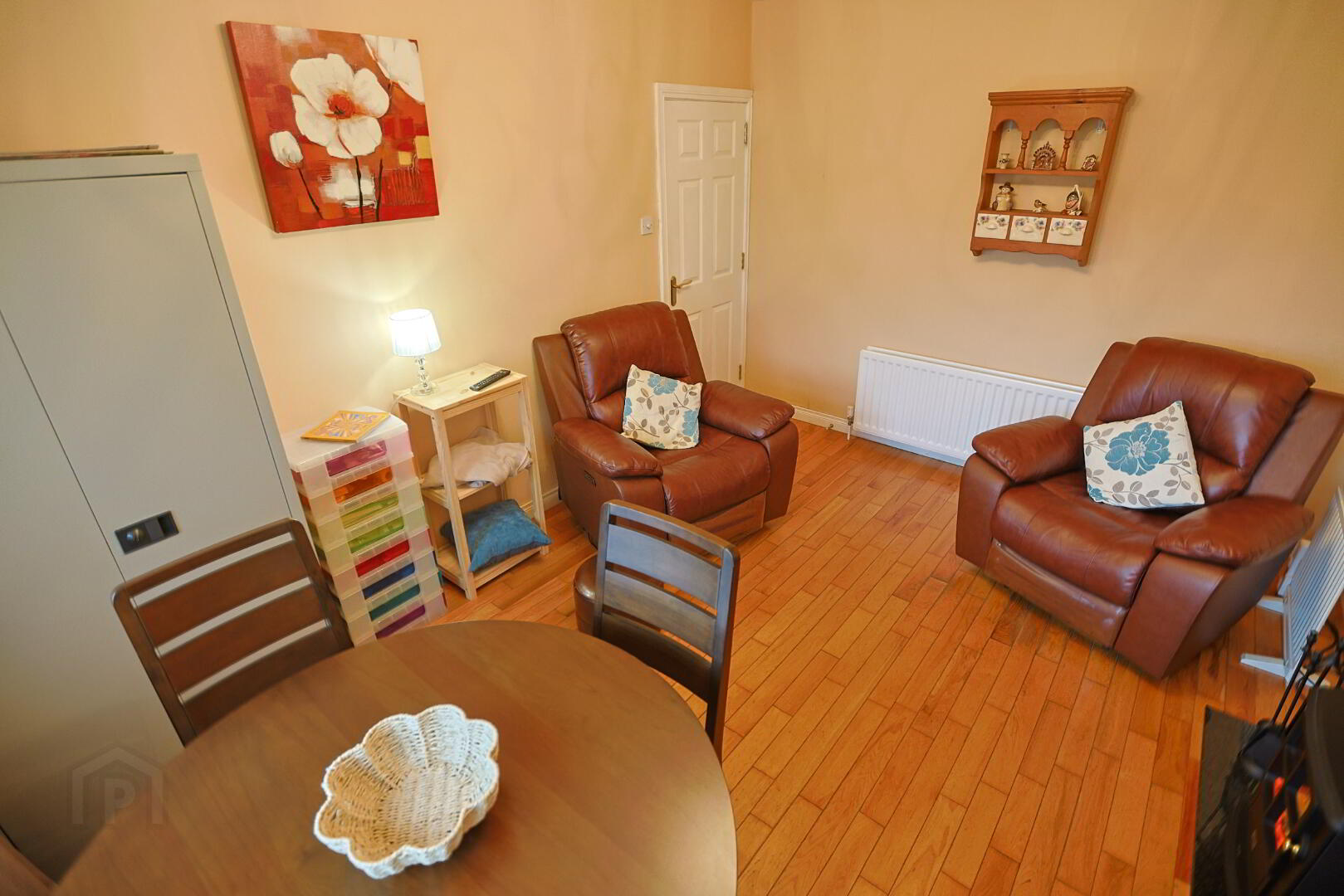 2 Hillside Crescent 14 of 60
