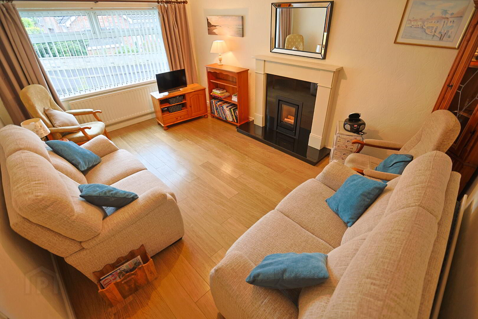 2 Hillside Crescent 7 of 60