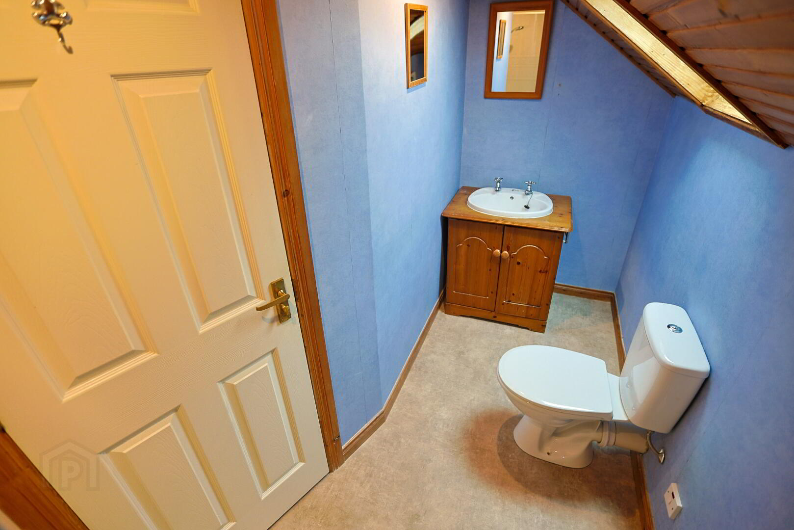 2 Hillside Crescent 47 of 60