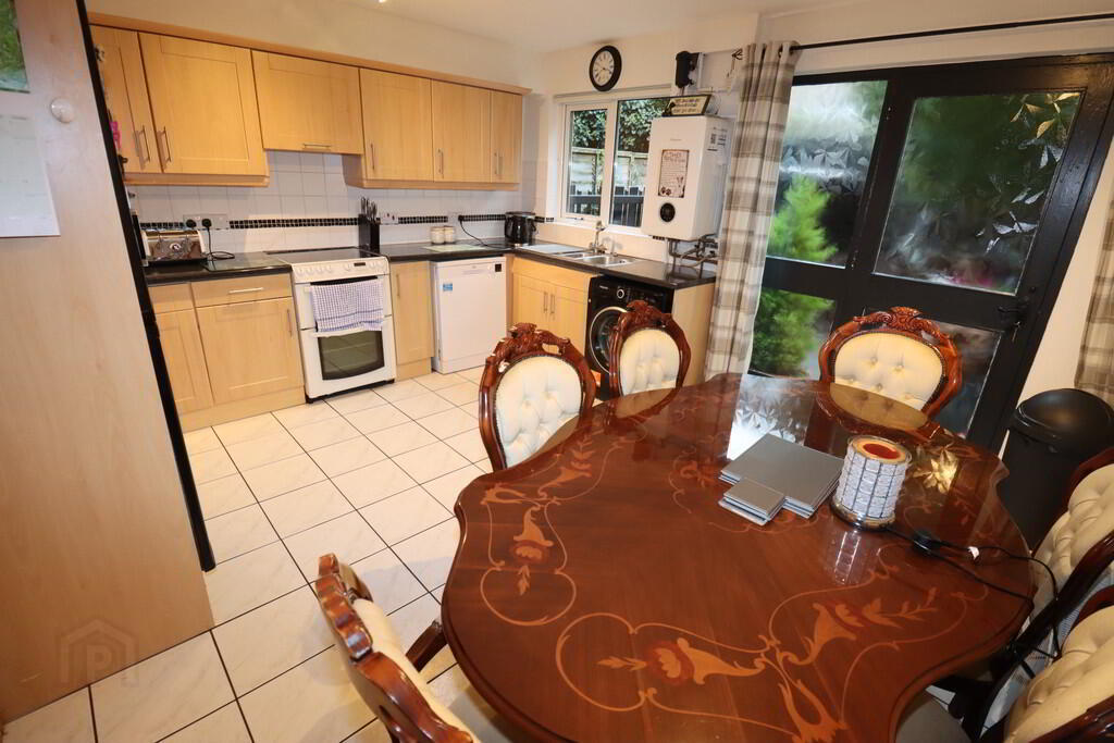 6 Somerton Close 7 of 18