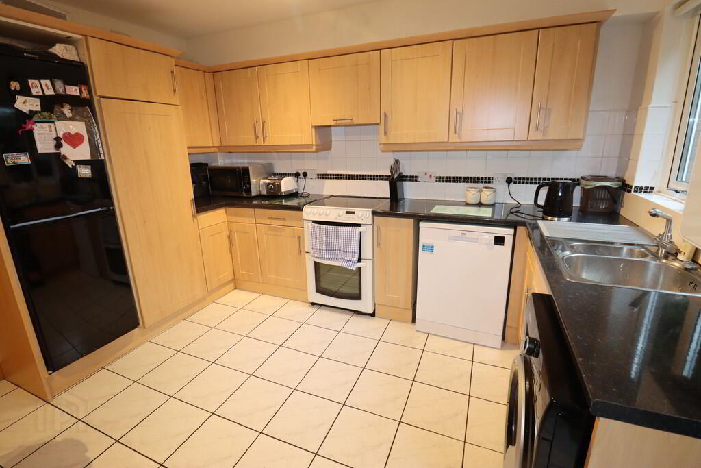 6 Somerton Close 8 of 18