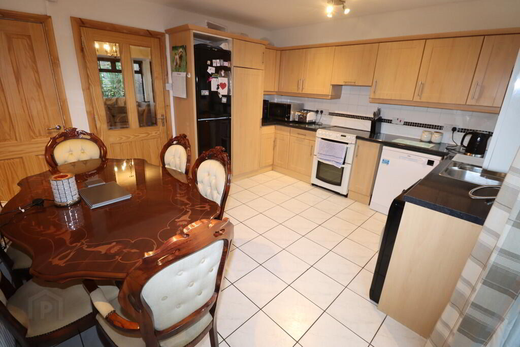 6 Somerton Close 9 of 18