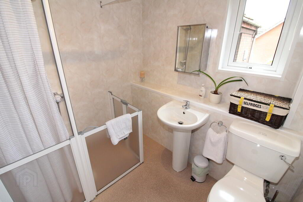 6 Somerton Close 17 of 18