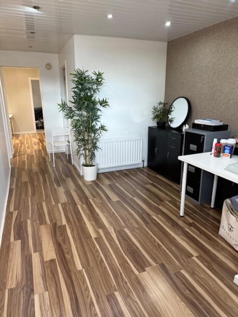 254 Shankill Road 7 of 10
