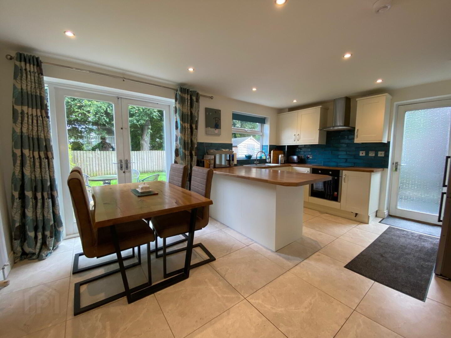 66 Woodview Crescent 4 of 14