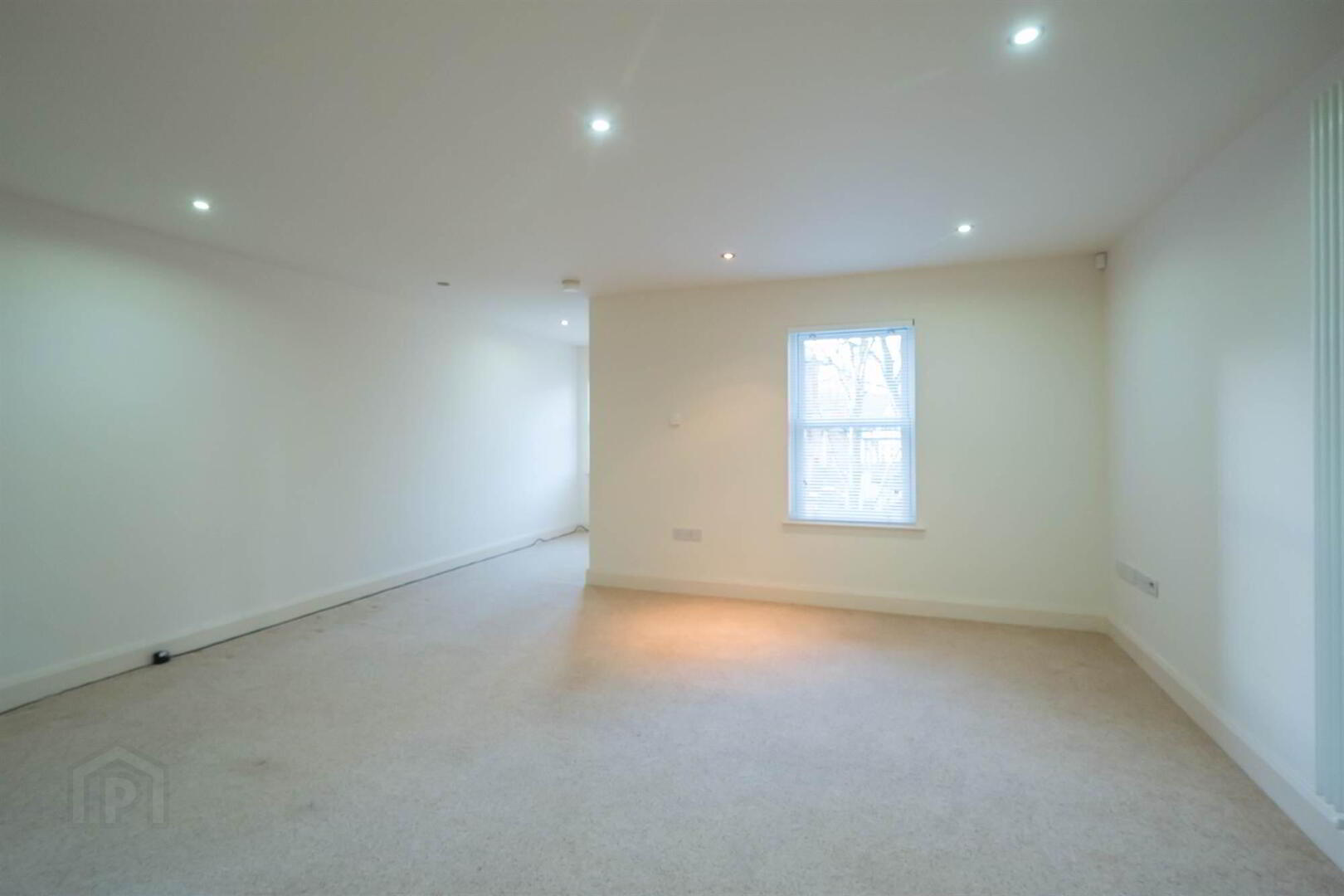 33 Sandown Manor, 84a Sandown Road 8 of 16