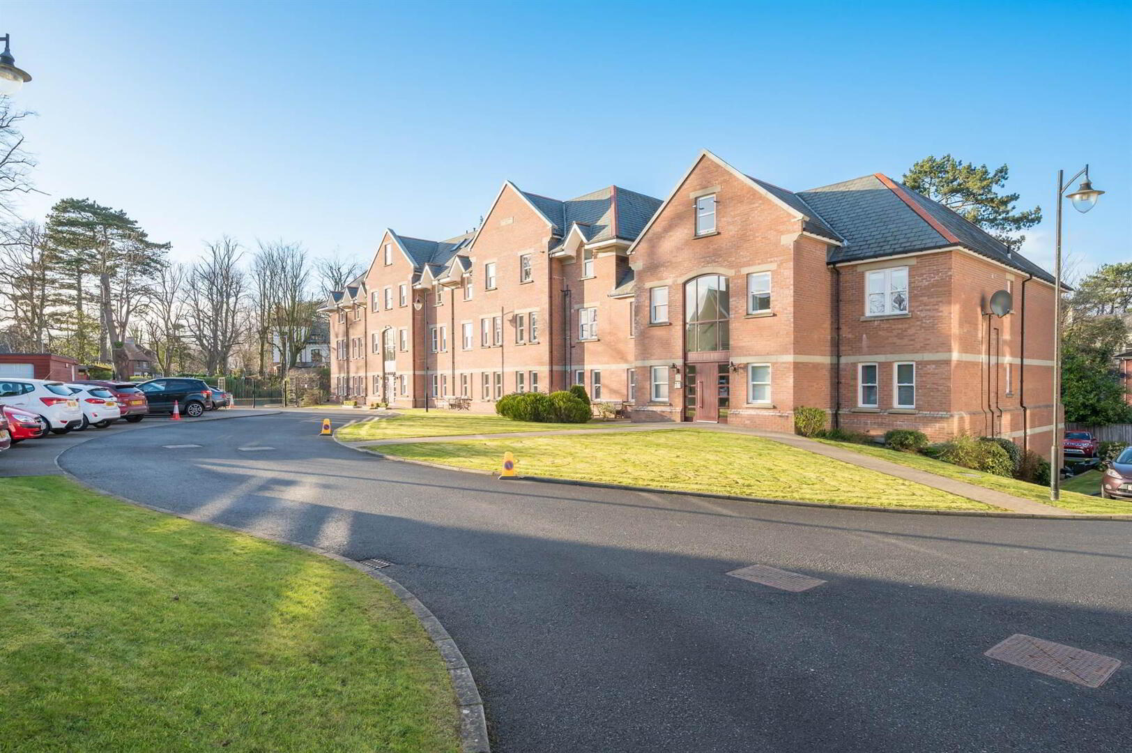 33 Sandown Manor, 84a Sandown Road 1 of 16