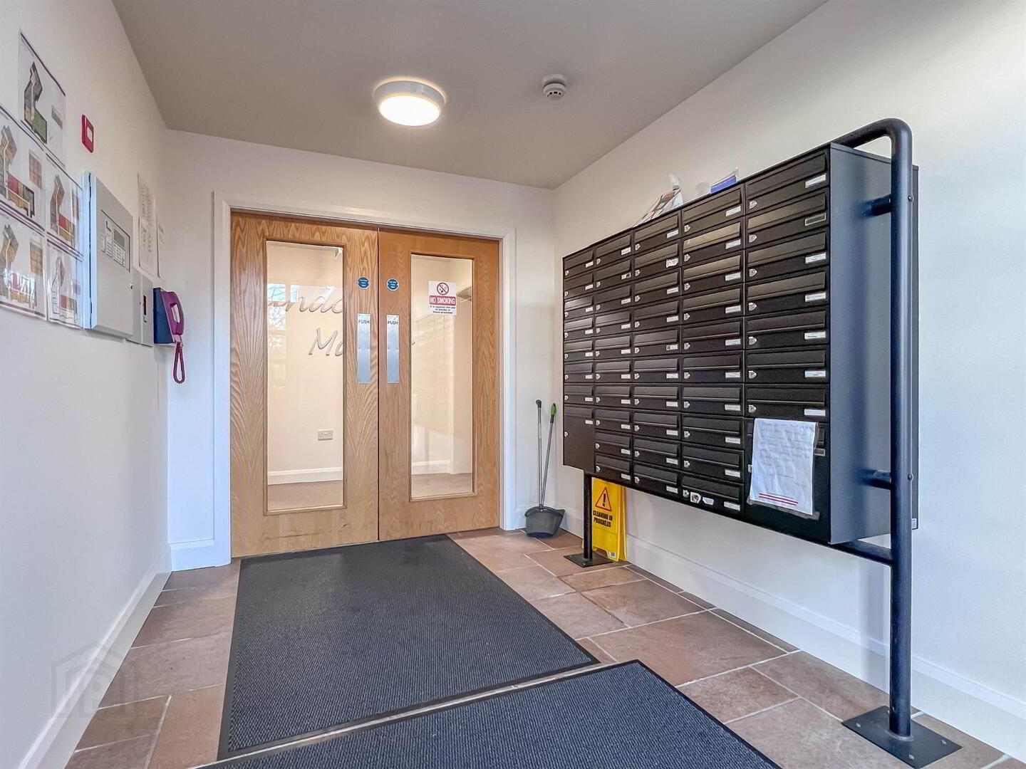 33 Sandown Manor, 84a Sandown Road 3 of 16