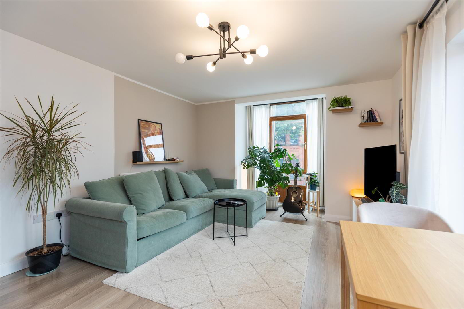 Apt 4, 112 Templemore Avenue 4 of 17