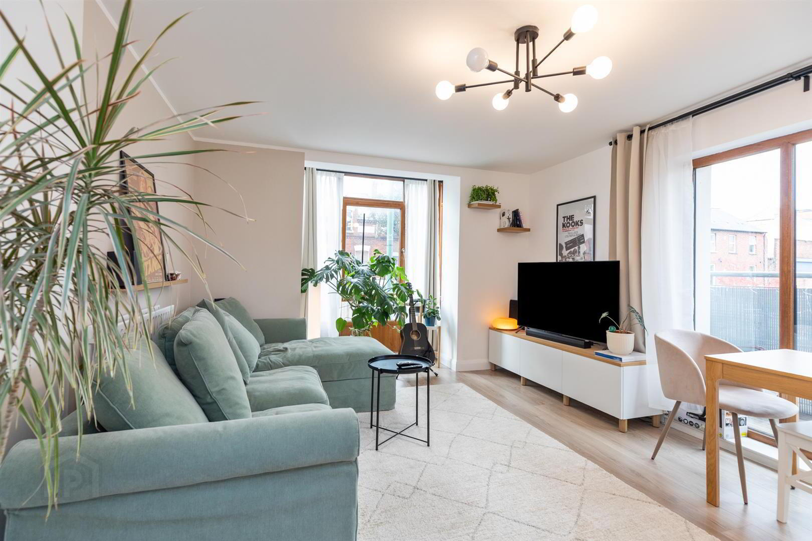 Apt 4, 112 Templemore Avenue 5 of 17