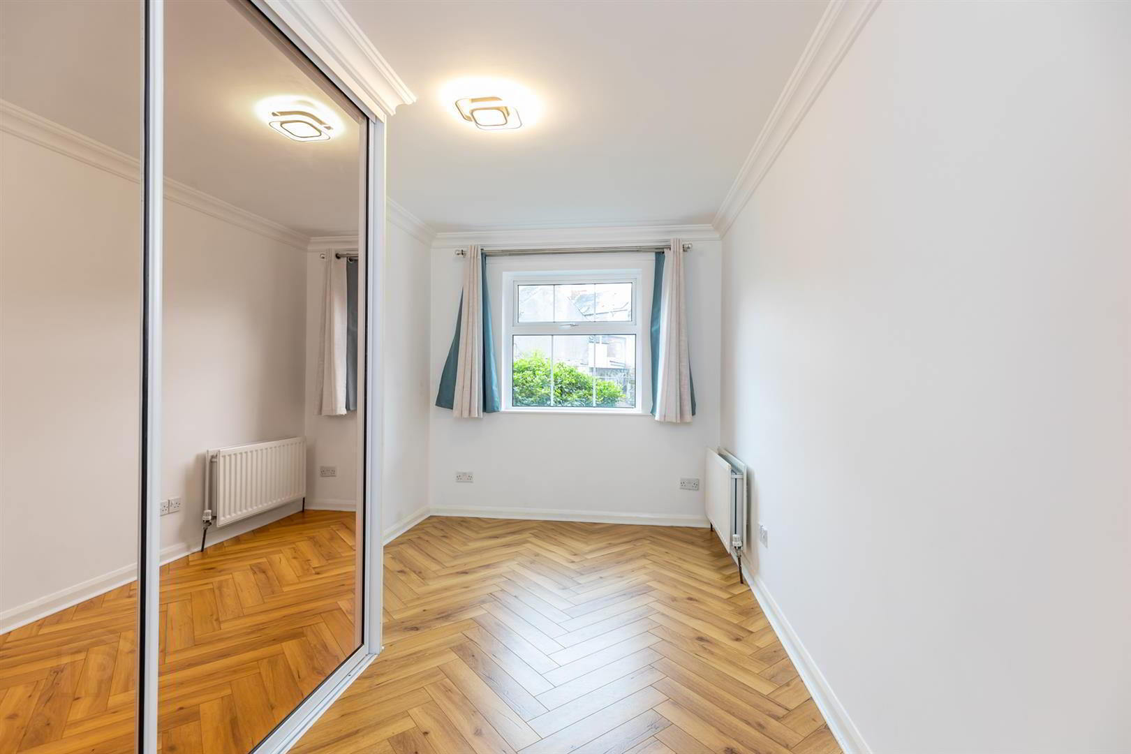 Apt 13, Earls Court 9 of 17
