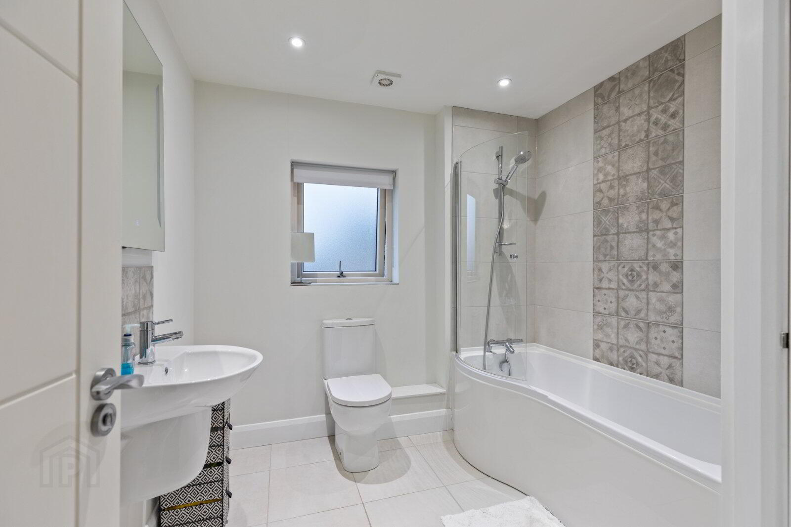 15 Woodbrook Grove 13 of 14