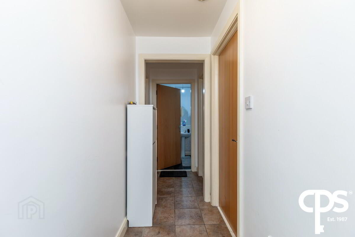 5b Heath Lodge Avenue 3 of 17
