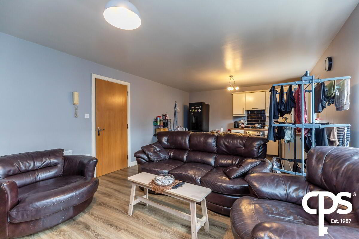 5b Heath Lodge Avenue 7 of 17