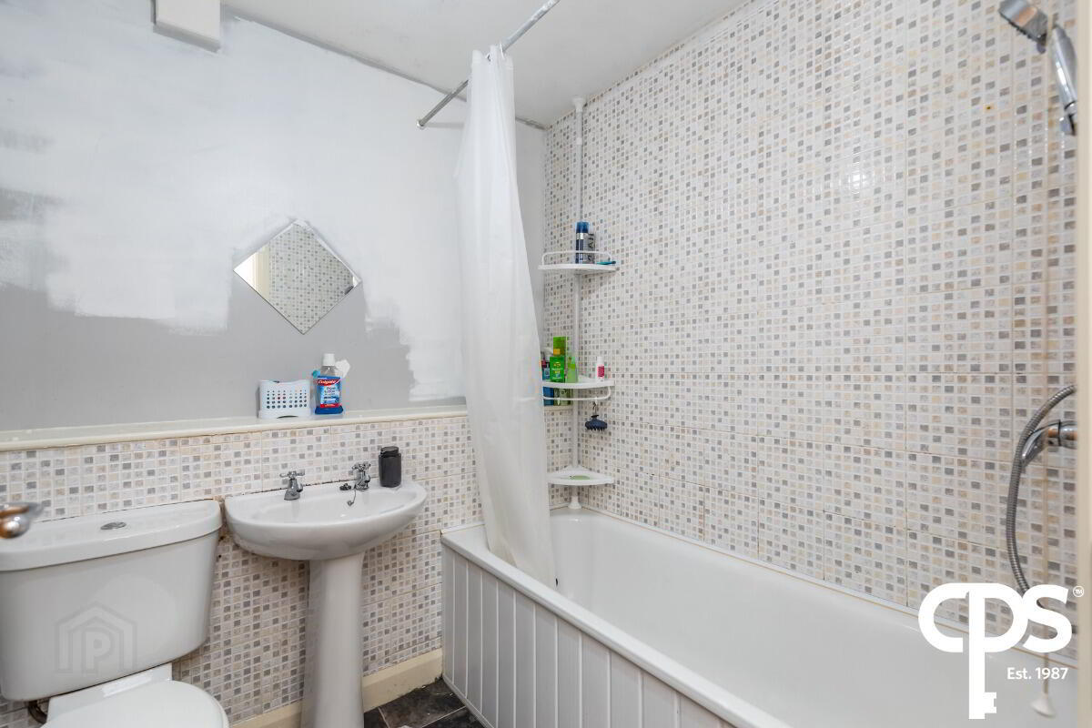 5b Heath Lodge Avenue 15 of 17