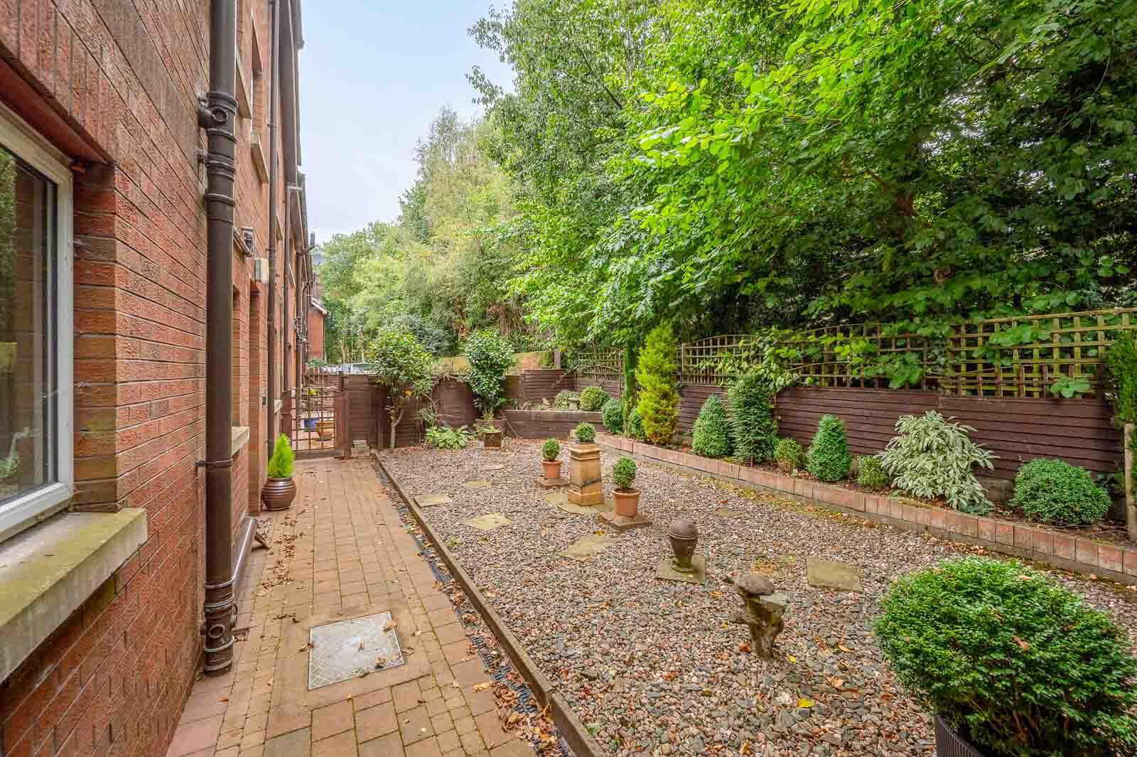 1 Woodlands Court 18 of 23