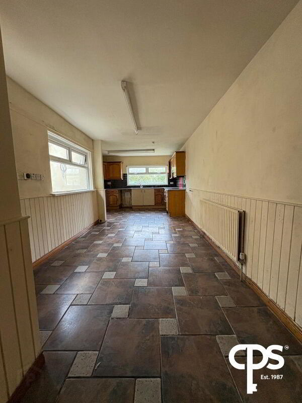 176 Obins Street 4 of 19