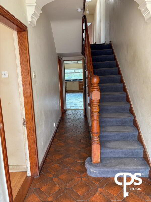 176 Obins Street 2 of 19
