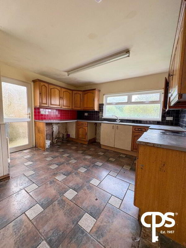 176 Obins Street 5 of 19