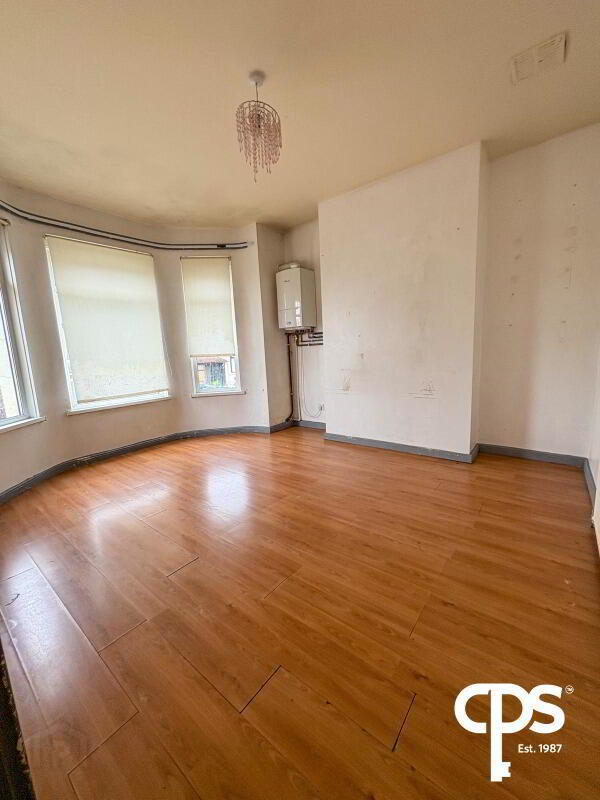 176 Obins Street 14 of 19