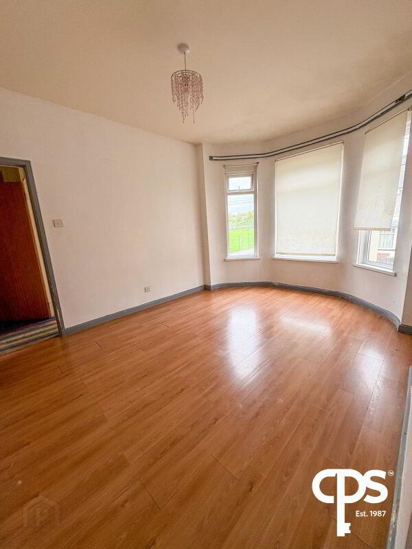 176 Obins Street 13 of 19