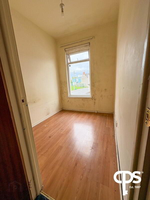 176 Obins Street 9 of 19