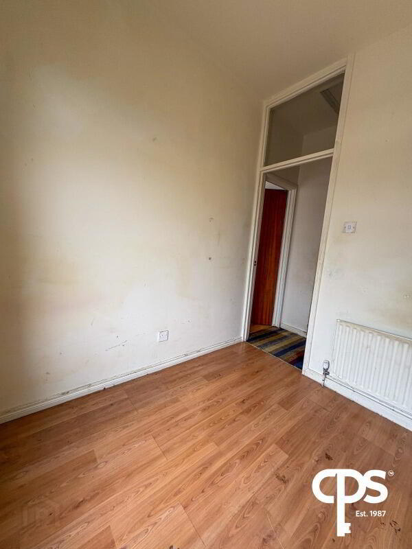 176 Obins Street 10 of 19