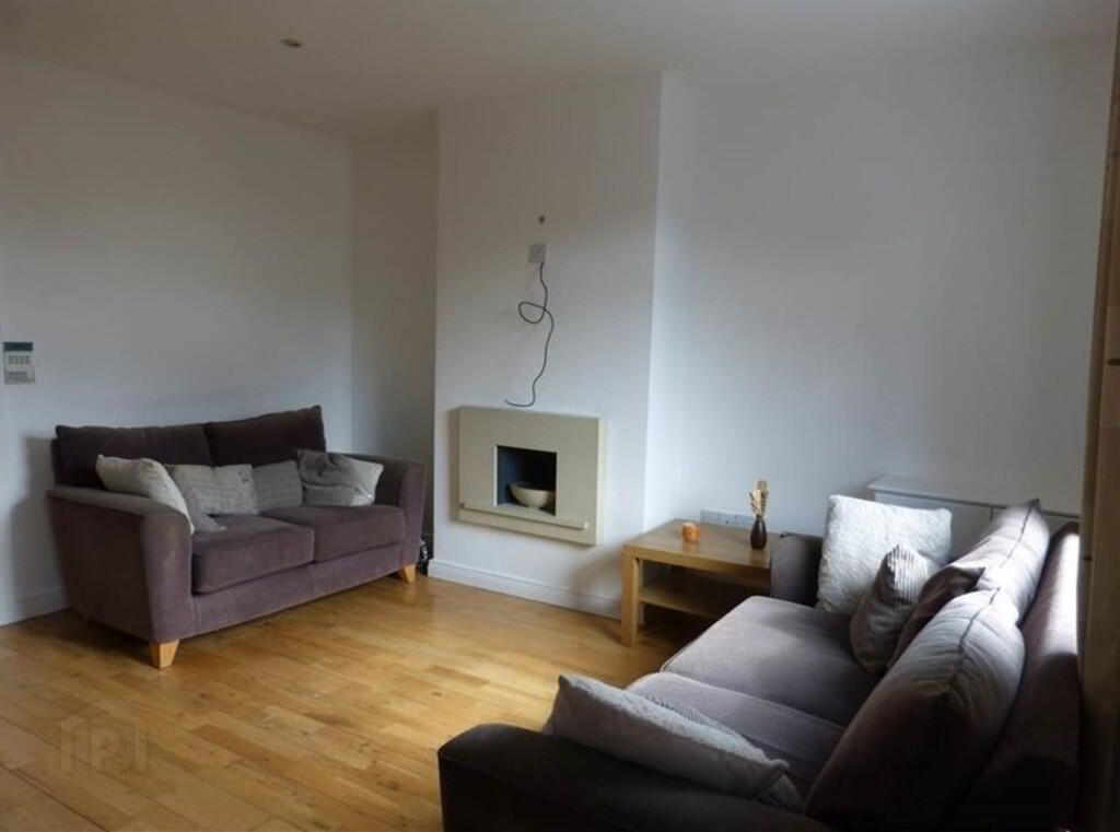 39 Northbrook Street 2 of 6