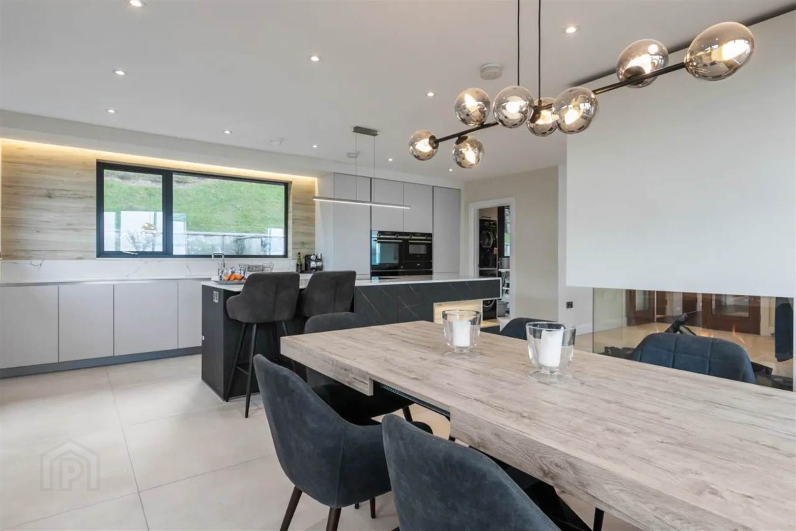 50 Glen Road 11 of 28