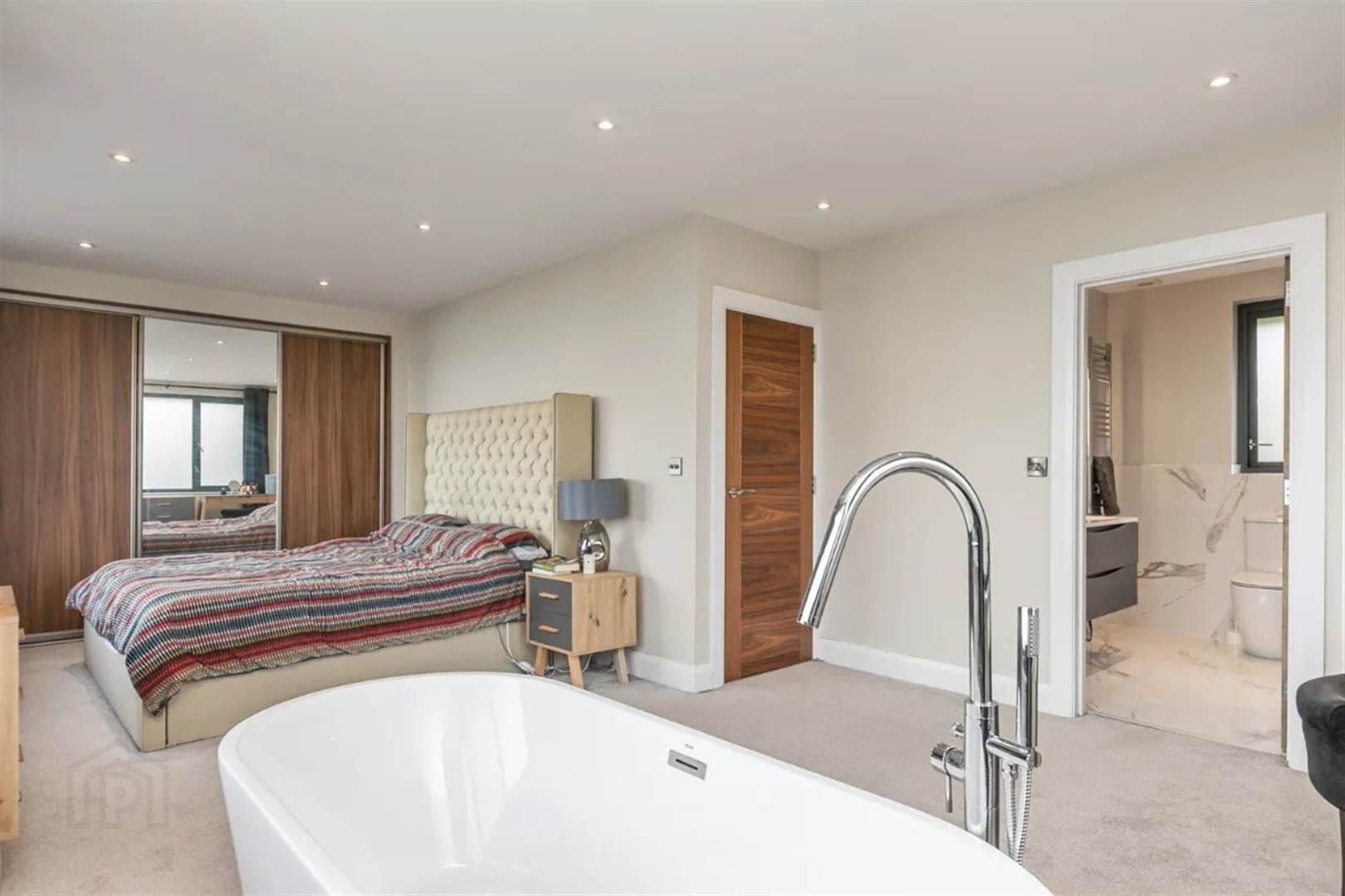 50 Glen Road 15 of 28