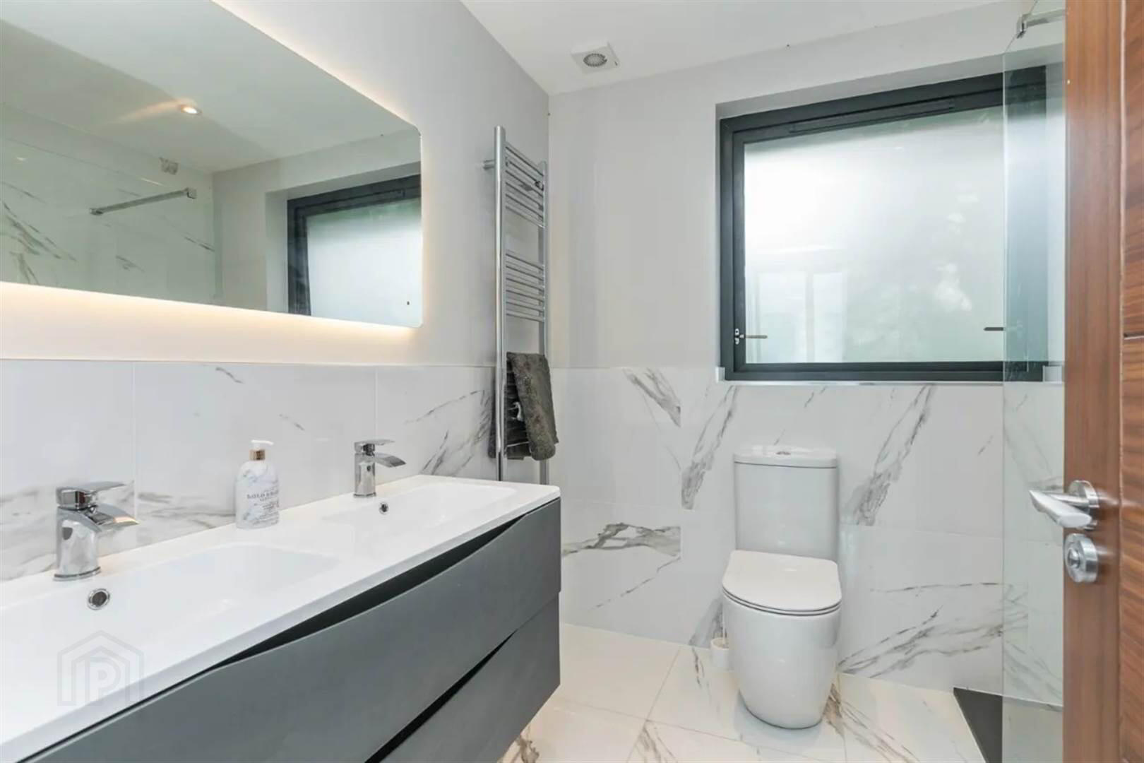 50 Glen Road 16 of 28