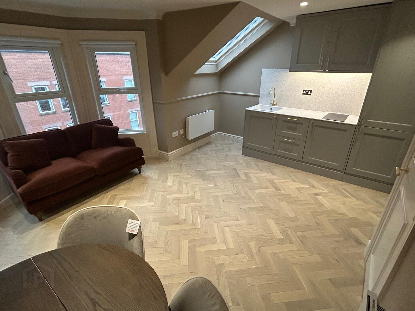 Apt 4, 3 Eglantine Gardens 2 of 9