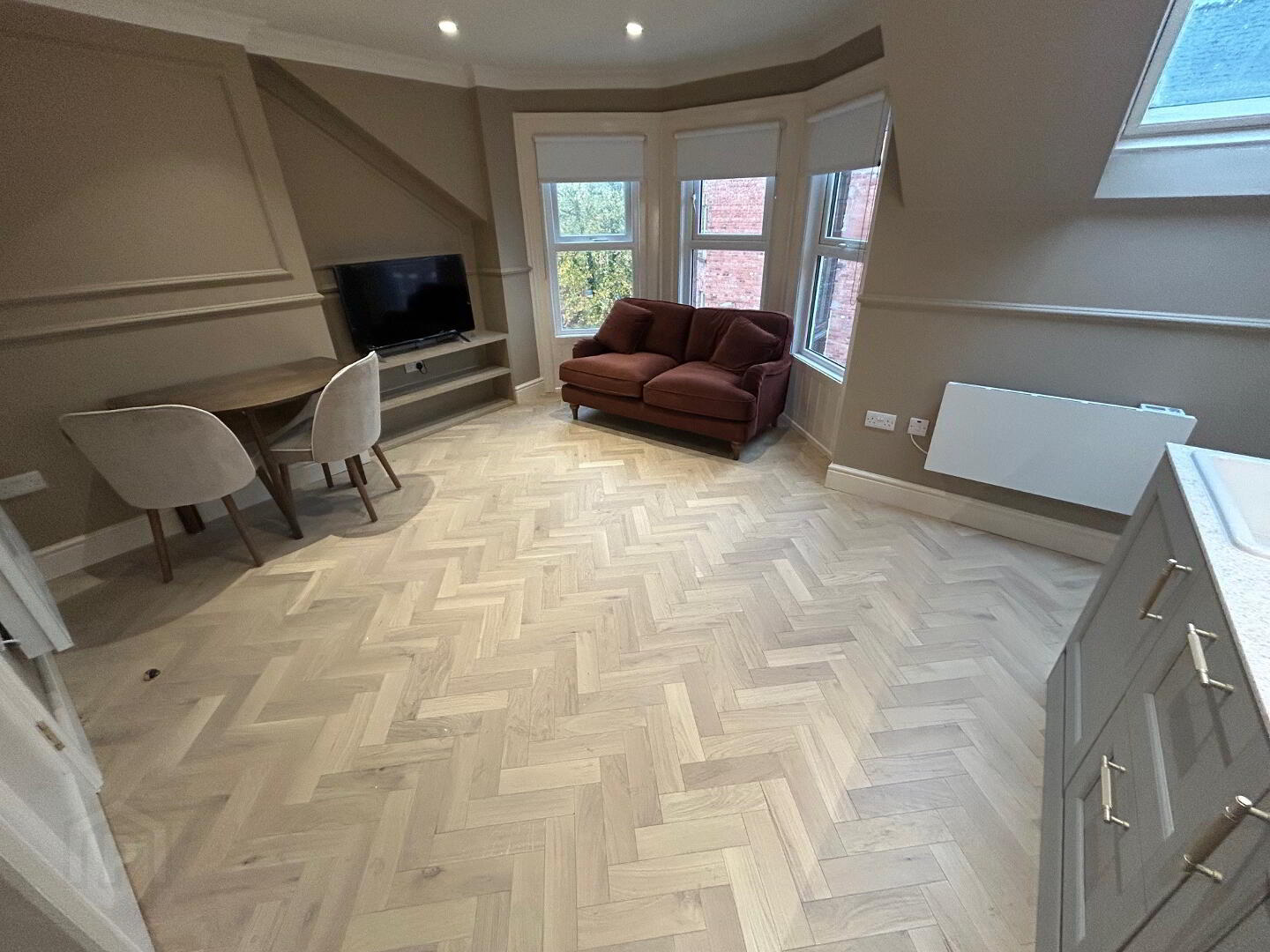 Apt 4, 3 Eglantine Gardens 3 of 9