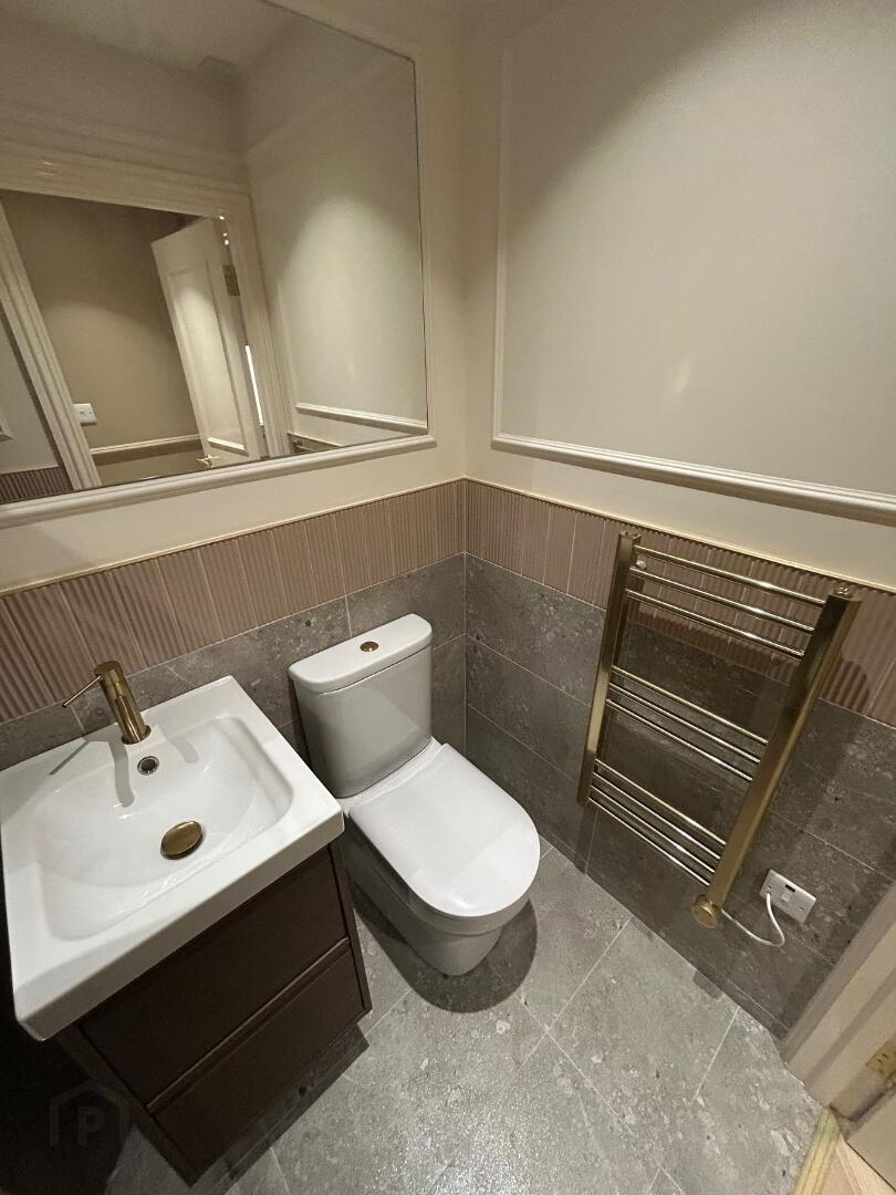 Apt 4, 3 Eglantine Gardens 6 of 9