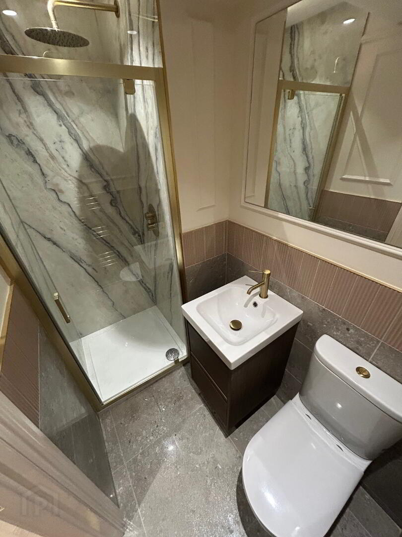 Apt 4, 3 Eglantine Gardens 7 of 9