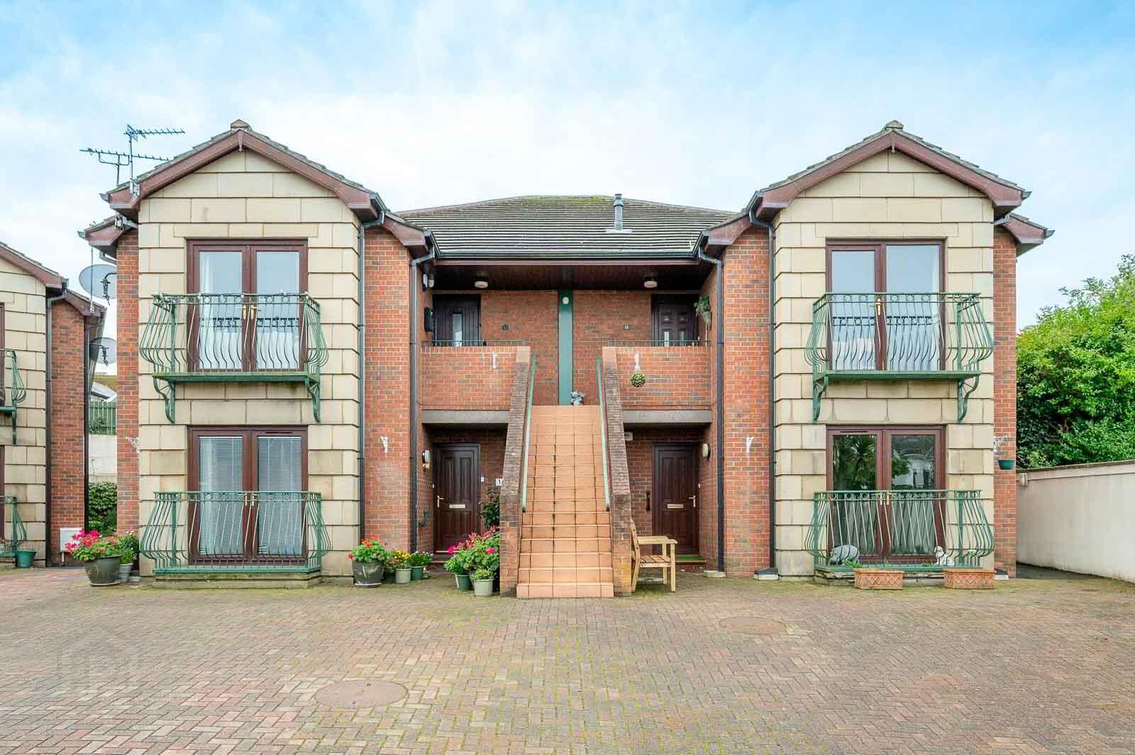 19 Sandringham Court 1 of 14
