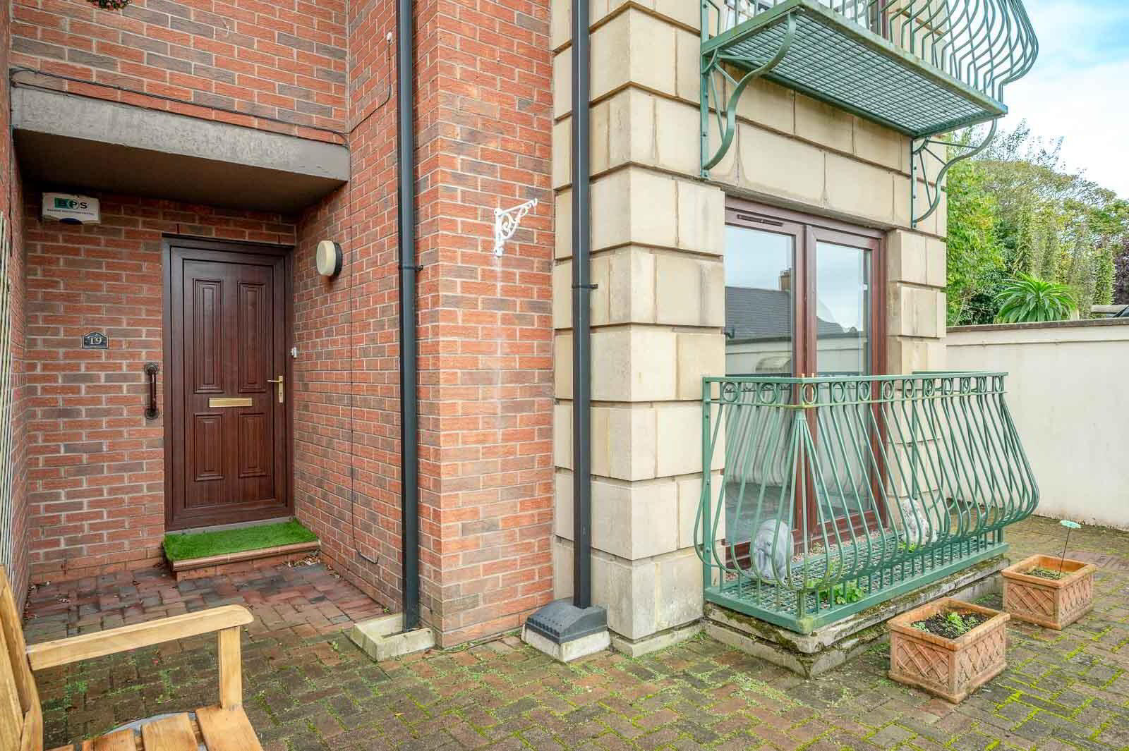 19 Sandringham Court 2 of 14