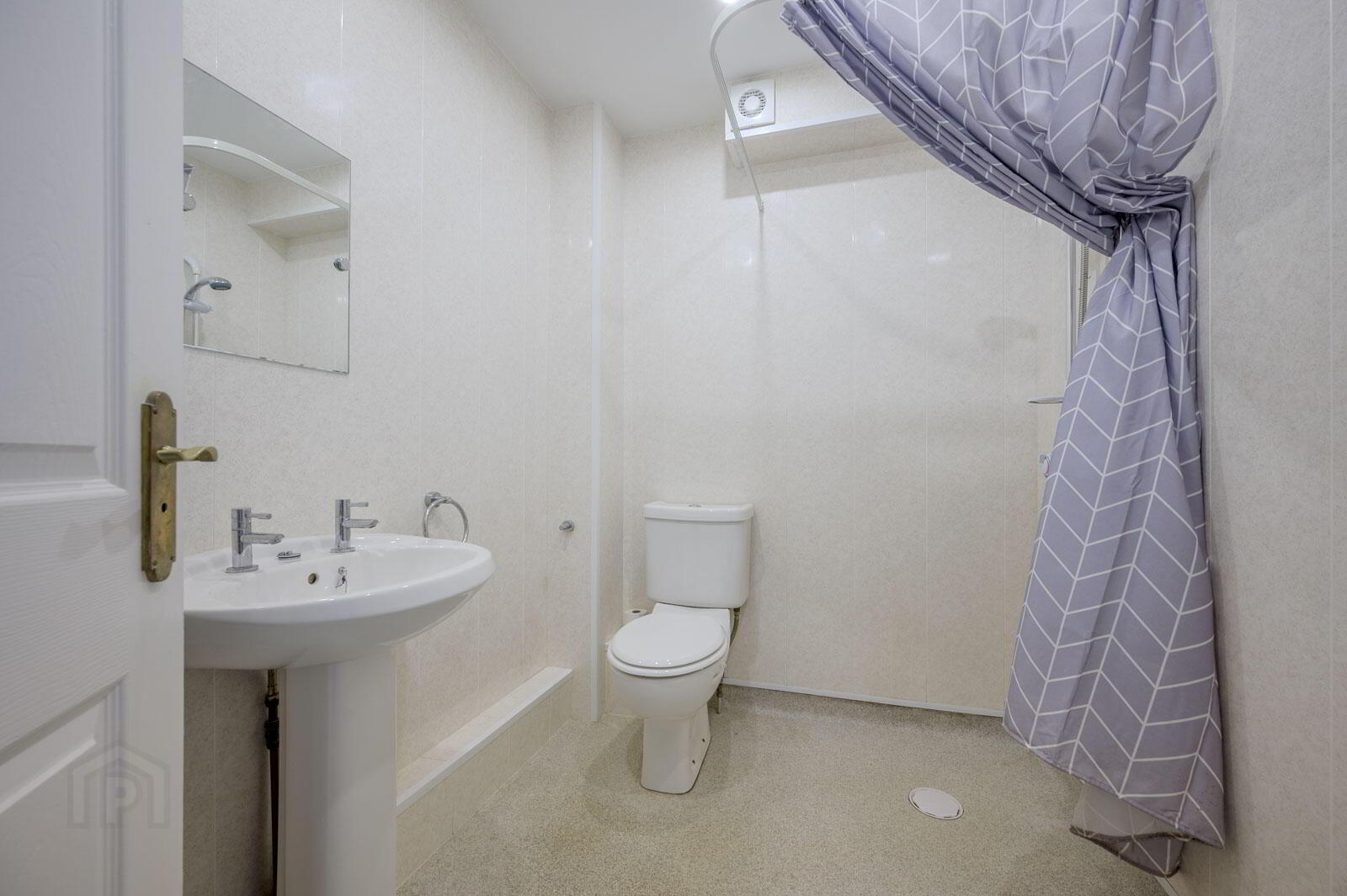19 Sandringham Court 11 of 14