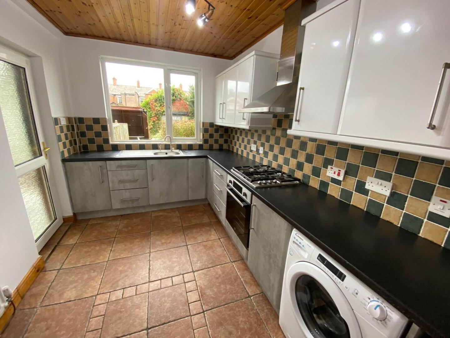 227 Ravenhill Road 9 of 27
