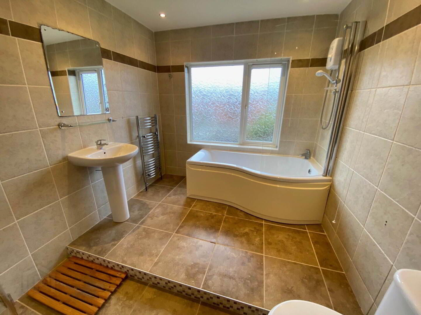 227 Ravenhill Road 12 of 27