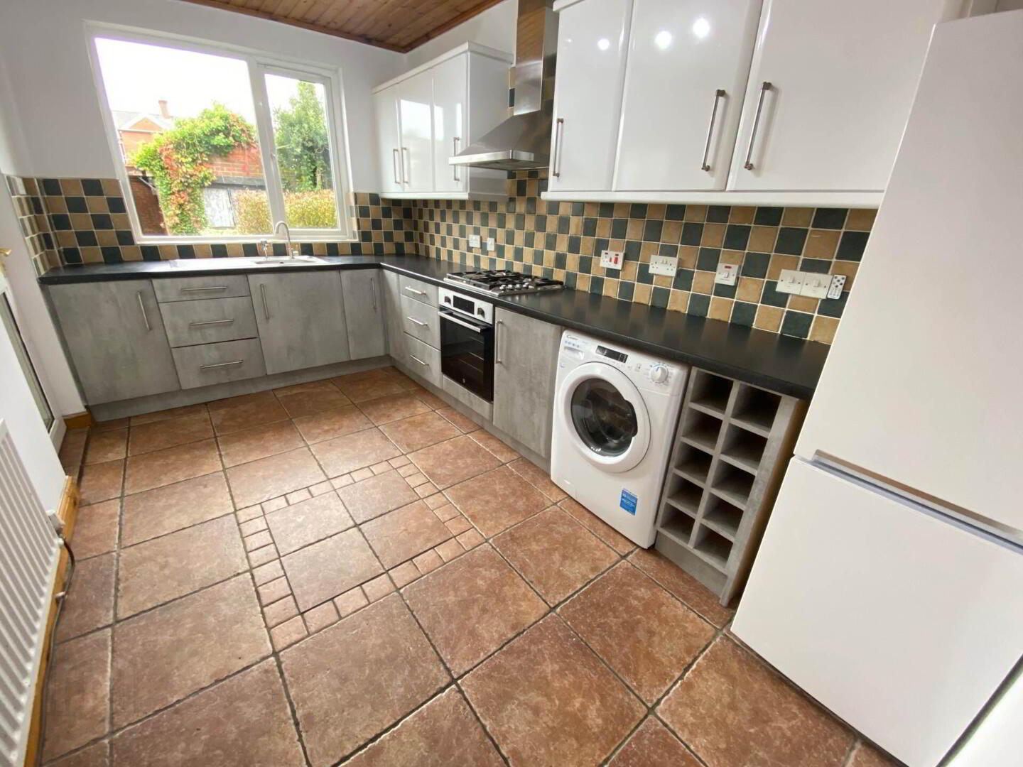 227 Ravenhill Road 8 of 27