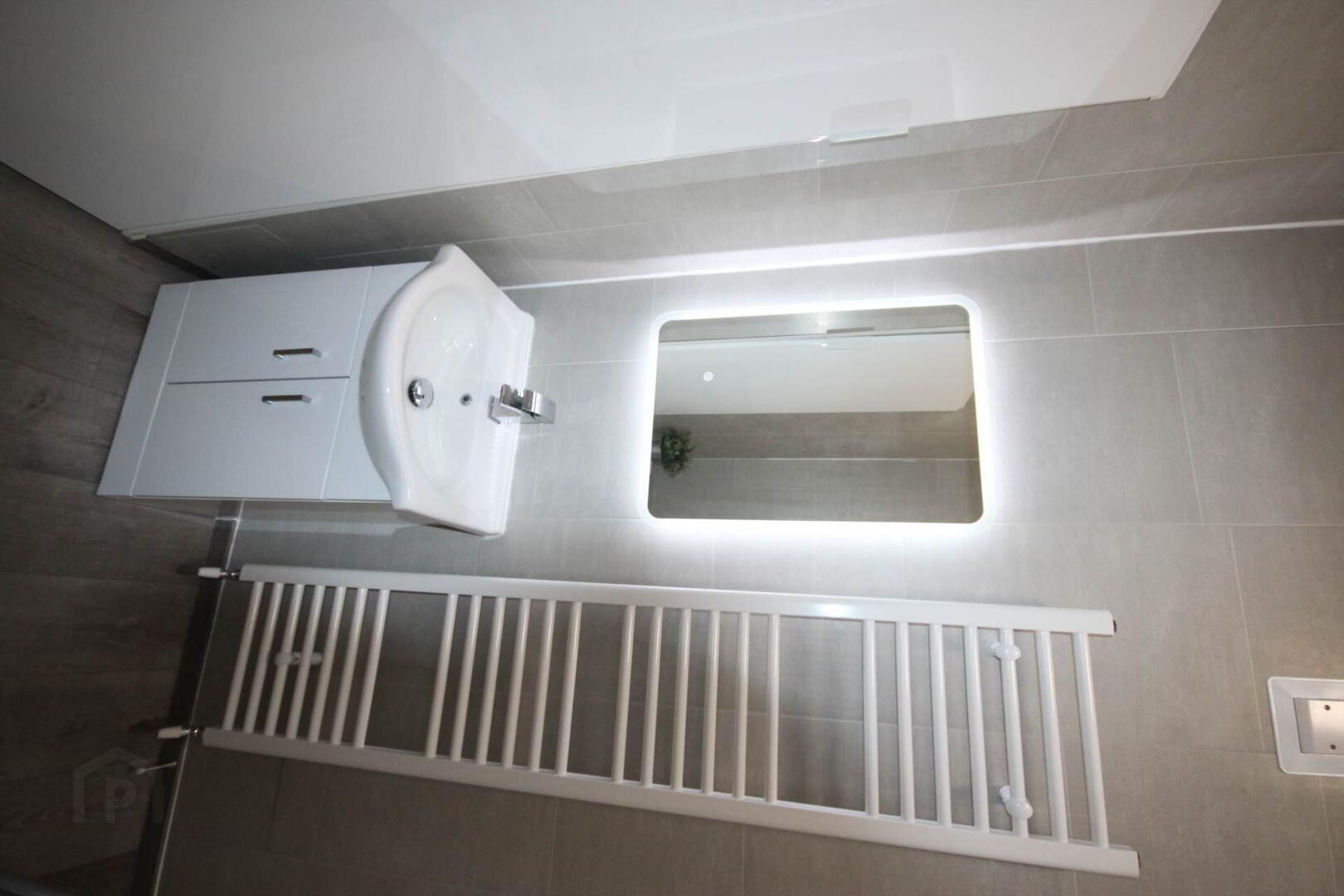 Apartment 3 North Mall 11 of 16