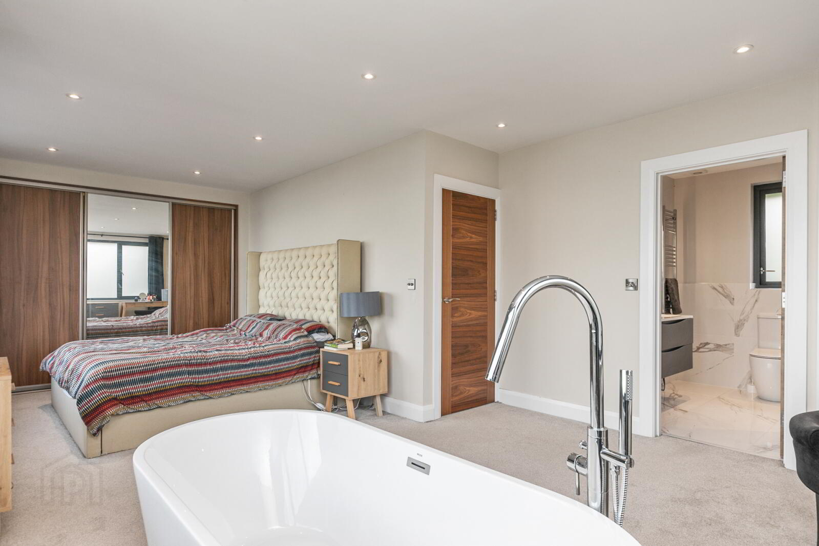 50 Glen Road 27 of 60